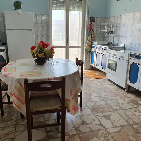 Scalelle House