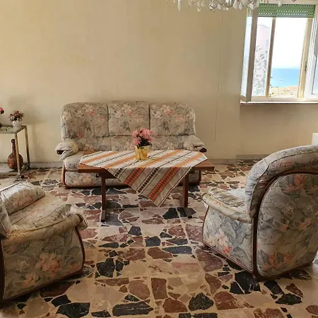 Scalelle House